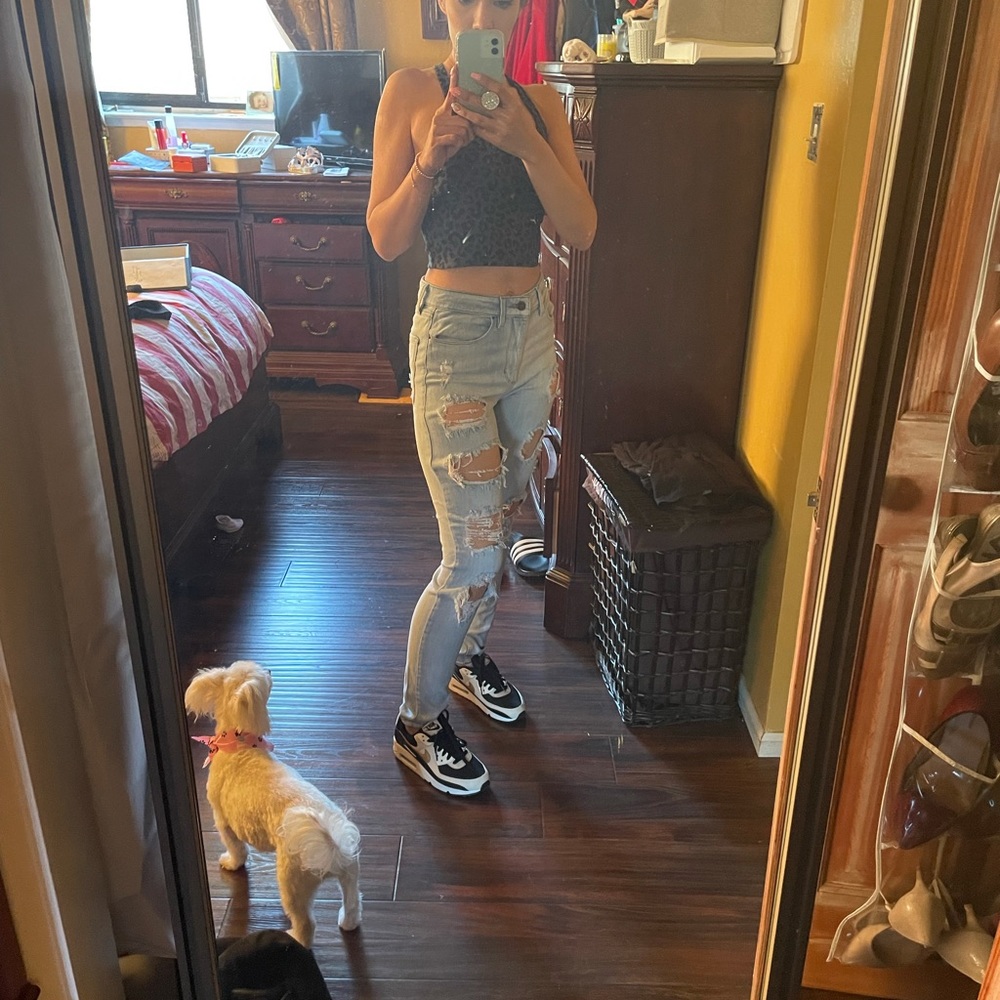 Guess 1981 High Rise Ripped Jeans - Picture 7 of 7